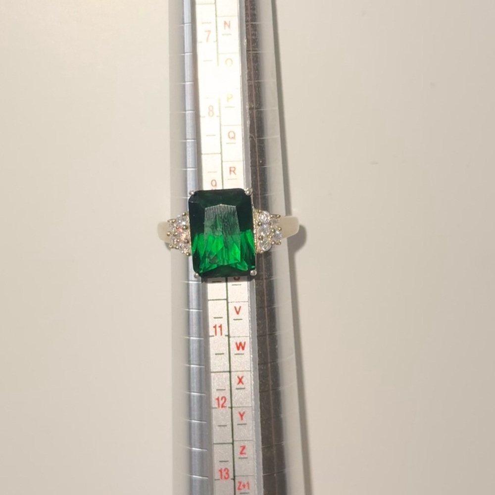 Elegant Green Gemstone Ring